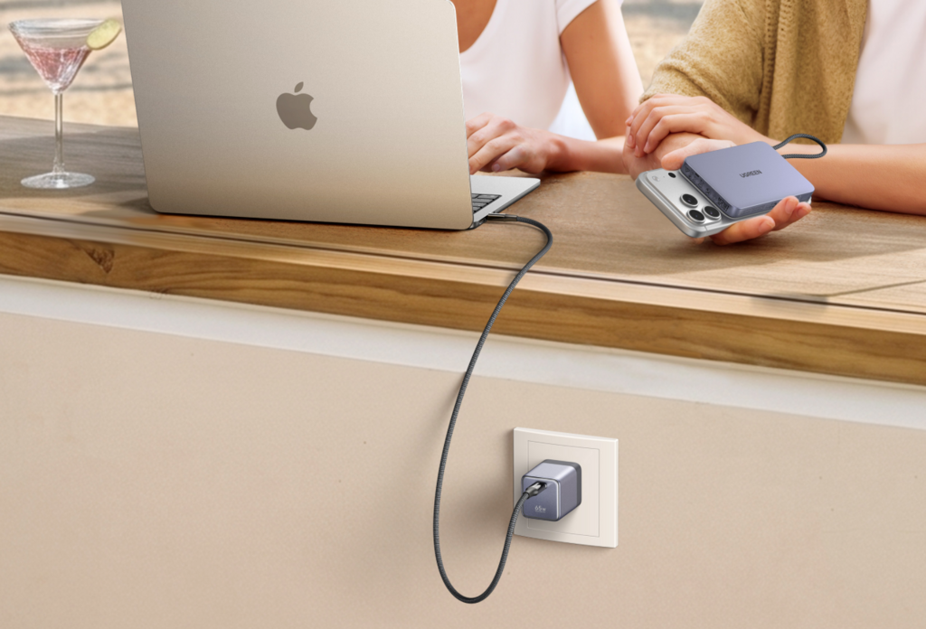 Petits appartements, grands besoins numériques : pourquoi le mini chargeur devient indispensable Petits appartements